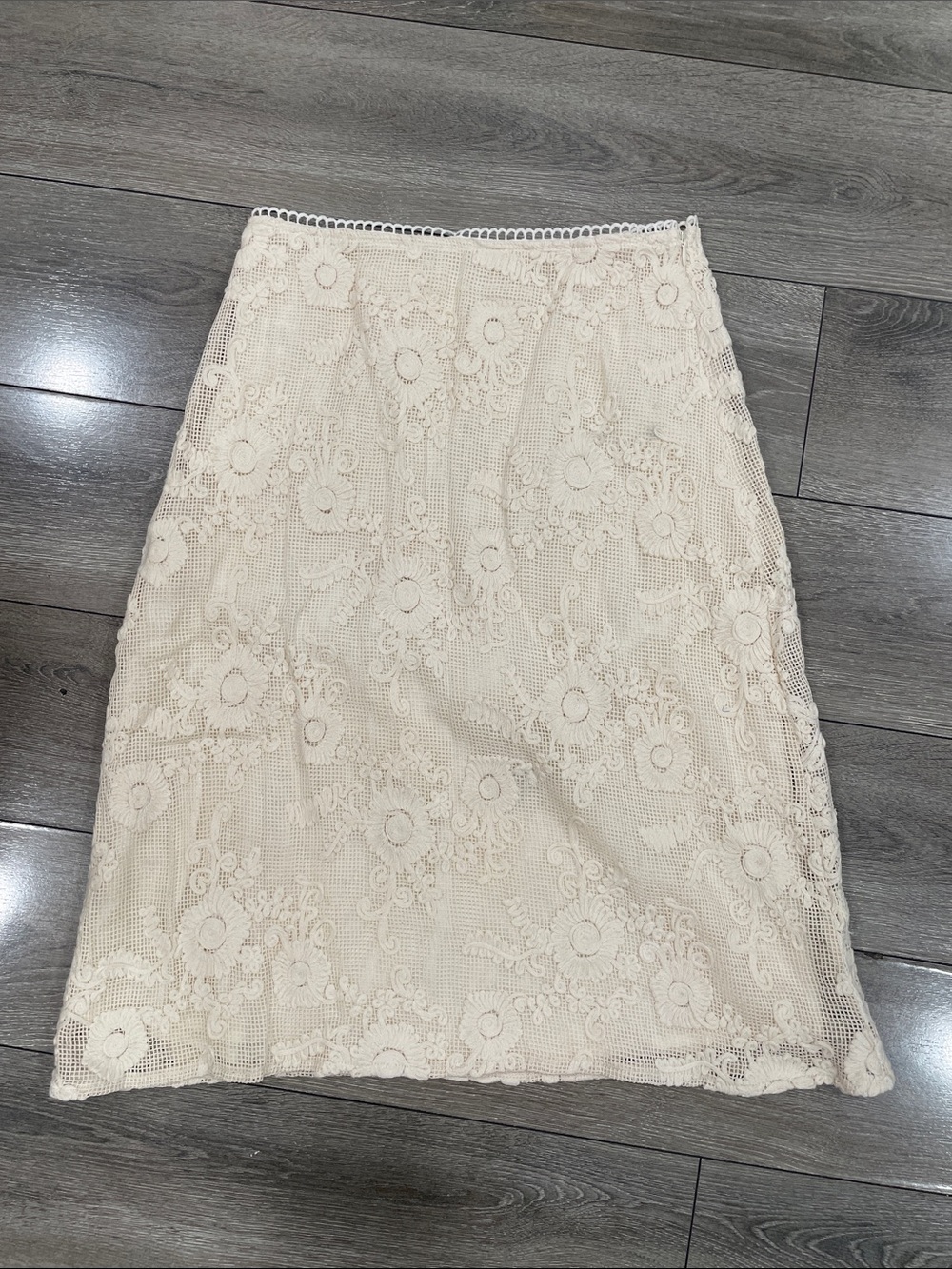 Polagram Cream Floral Lace Pencil Skirt